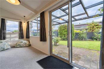 27 on Henry (Bachcare) - Te Anau