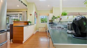 A Ray of Sunshine (Bachcare) - Whangaparaoa