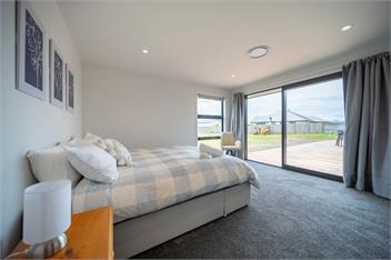Breaksea Basecamp (Bachcare) - Te Anau