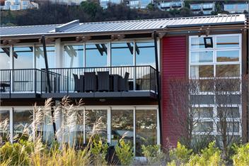 Queenstown Lakefront – 2BR Apt, Balcony & Parking - Queenstown