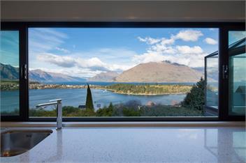 QT Paradise: Panoramic Views & Elegant Comfort - Queenstown