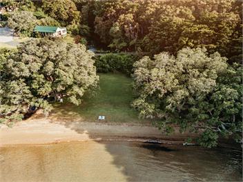 Hidden Beachfront Cottage on a Private Beach - Whangarei Heads