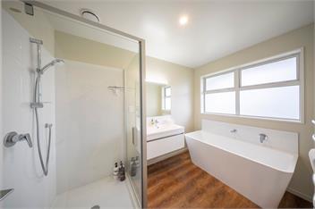 Fiordland Getaway (Bachcare) - 