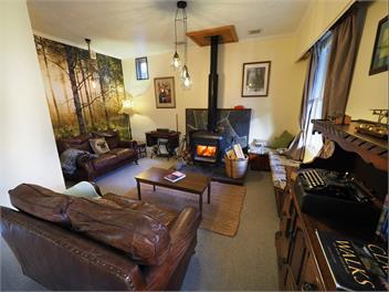 Historic Winter Ski Cottage/Summer River Cottage. - Queenstown