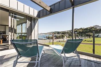 Stay in Wellington - The Penthouse on Evans Bay - Wellington