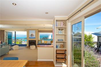 Seascape Villa - Nelson Waterfront Holiday Home - Nelson