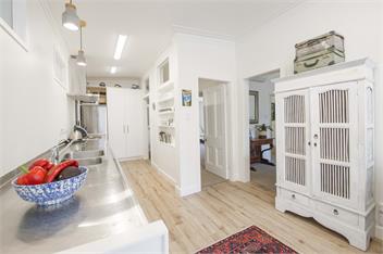 Villa Maitai - Central Nelson Holiday Home - Nelson
