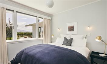 Luxury Vineyard Holiday House - Blenheim