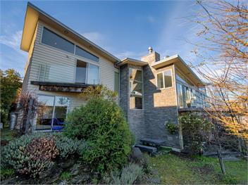 Lake Views on Yewlett (Bachcare) - Queenstown