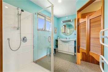 Retro Ski Lodge (Bachcare) - Wanaka