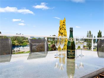 Central Riverside Retreat (Bachcare) - Taupo Central