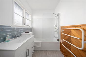 Centrally Located (Bachcare) - Greytown