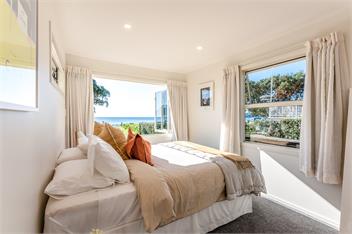 ONETANGI BEACHFRONT ESCAPE - Onetangi
