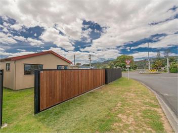 Beach House on Hetherington (Bachcare) - Whangamata