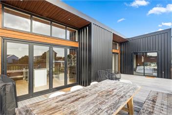 Beachside Sanctuary – Otaki Beach Holiday Home - Otaki Beach