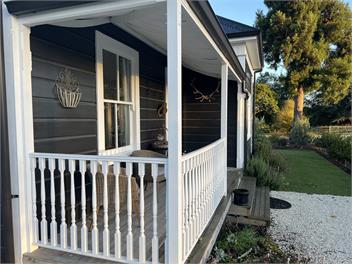 The Old Hawkesbury Cottage - Blenheim