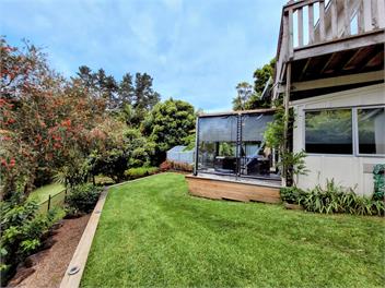 Garden Bliss & Bird Sanctuary in Paihia Estuary - Paihia