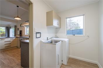 27 on Henry (Bachcare) - Te Anau