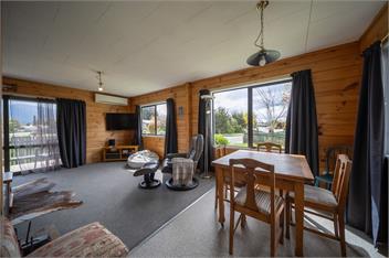 The Back Hut (Bachcare) - Te Anau