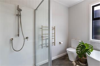 Kinloch Escape - Lake Views and Pool - Taupo