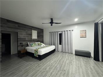 Runway Retreat by the Mountains - Nikao
