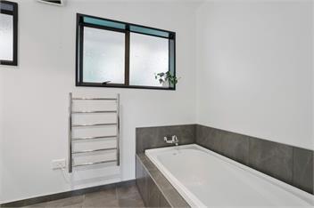 Alpine Escape (Bachcare) - Wanaka