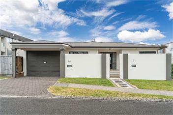Pataka Lookout - 3 bdrm home, close to lake & town! - 