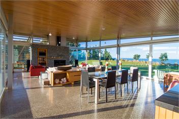 Kina Retreat - Main House with Pool Access -
