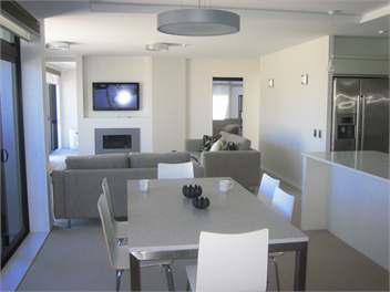 ARNIES PLACE AT THE BEACH - TAURANGA