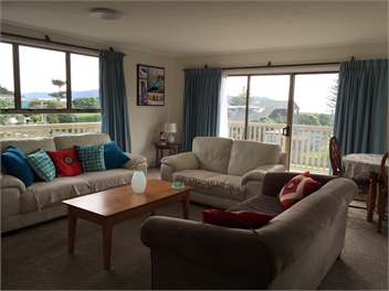 'Olde Beach Villa'  Waikanae. A wonderful ocean-view beach house - Waikanae