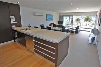 Waterfront Luxury Three Bedroom Quay Apartment - Picton