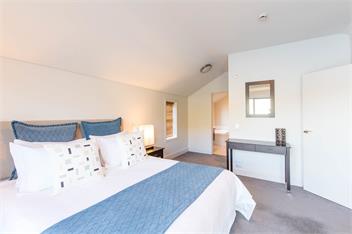 Alpine Village - Lake Edge Apartment A - Queenstown
