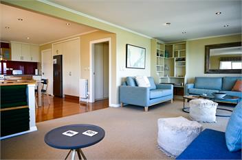 Seascape Villa - Nelson Waterfront Holiday Home - Nelson