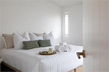Deluxe Suite - Your Private Sanctuary Awaits - Auckland