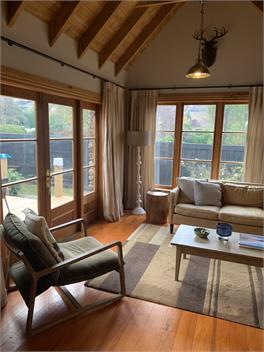 Matukituki House Lake Wanaka 5 bedroom luxury stone cottage holiday home - Wanaka