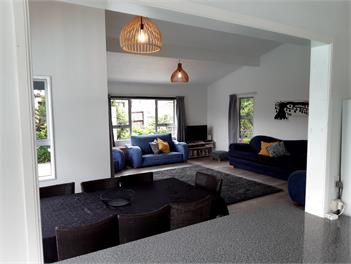 Spacious Group‑Friendly Napier Home with Pool – Ideal for Teams & Families - Napier