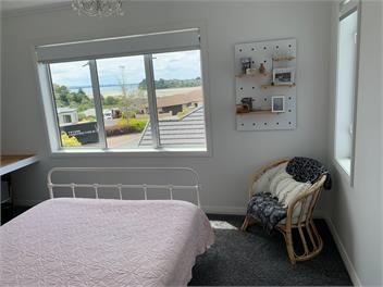 Fabulous large Bethlehem family home with pool - Tauranga