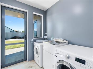 Mount Iron Magic (Bachcare) - Wanaka