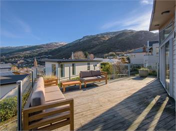 Lake Views on Yewlett (Bachcare) - Queenstown