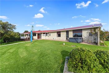 Courtside Quarters (Bachcare) - Waihi Beach