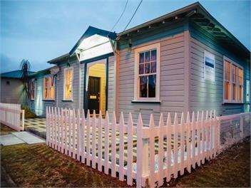 Ruapehu's lavish OLD POST OFFICE 1-4 Bdr West-Wing Apartment with Sauna & SpaPool - Ruapehu District