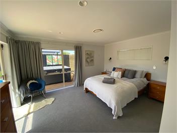 Papamoa beach house with pool and spa close to the beach - Papamoa beach