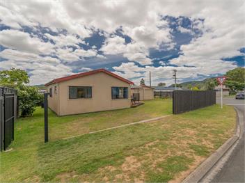 Beach House on Hetherington (Bachcare) - Whangamata