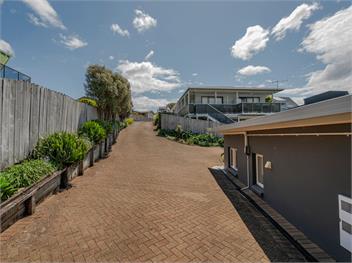 The Blockhouse (Bachcare) - Whangamata