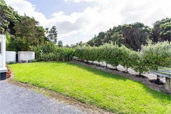 Pearls Embrace (Bachcare) - Mangawhai Heads