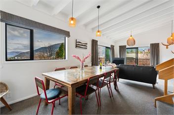 Lake and Mountain Views (Bachcare) - Queenstown