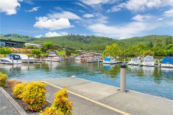 Stroll to the Lake - Kinloch - 250m walk - Taupo