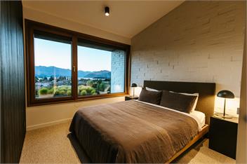 The Brick House | Lake Views | Sleeps 10 - Wanaka