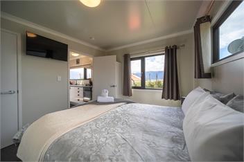 Ducati House (Bachcare) - Te Anau