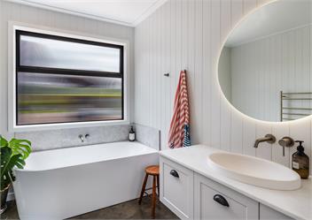 Kinloch Escape - Lake Views and Pool - Taupo